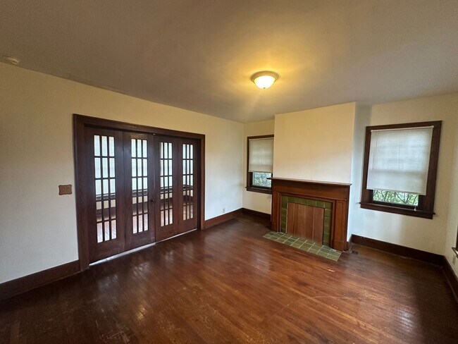 Building Photo - col218