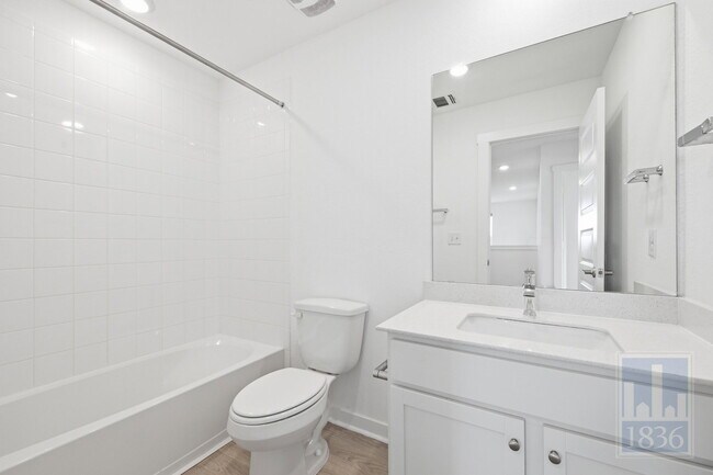 Building Photo - 10925 Tildon Ave