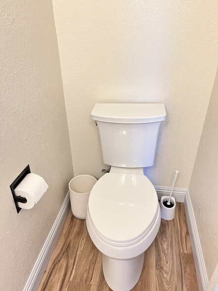 Downstairs modern toilet - 847 Mission Sierra Ct