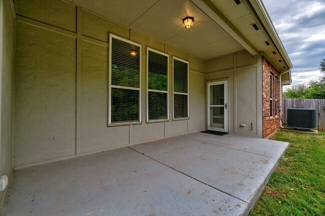 Building Photo - 3900 Sierra Vista Way