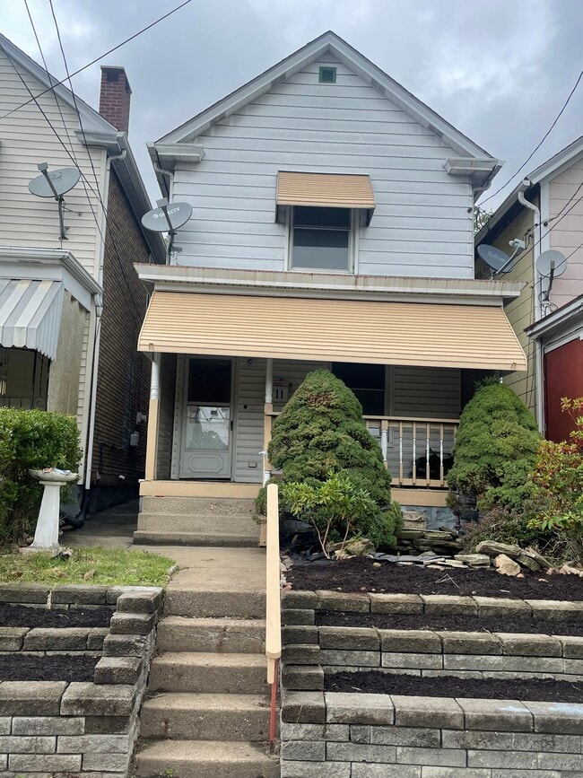 Primary Photo - 711 Waddell Ave