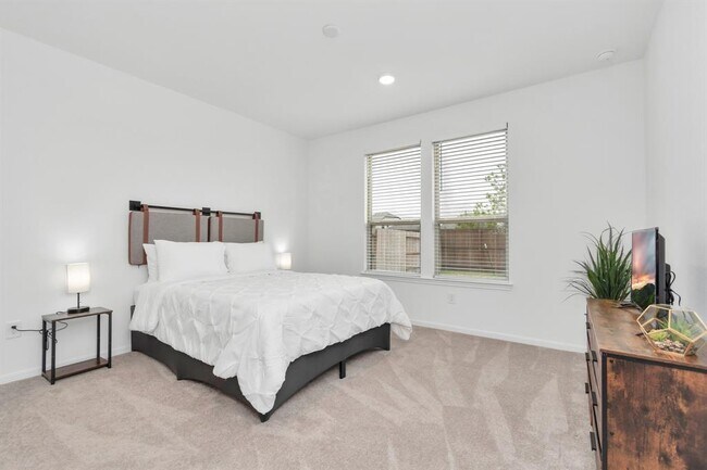Building Photo - 14455 Cedar Ledge Ln