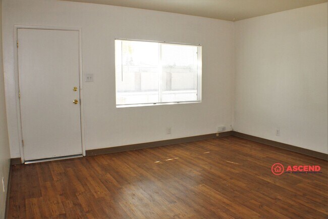 Building Photo - 615 Olive St