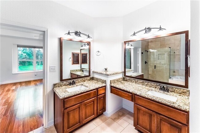Building Photo - 15716 Belfin Dr
