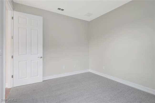 Building Photo - 335 Tamarindo Ln