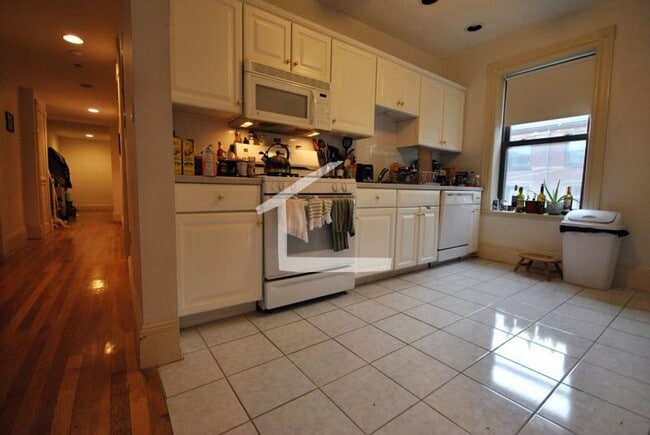 Building Photo - AWESOME 3 BED 1.5BATH IN BROOKLINE!!!!!!!