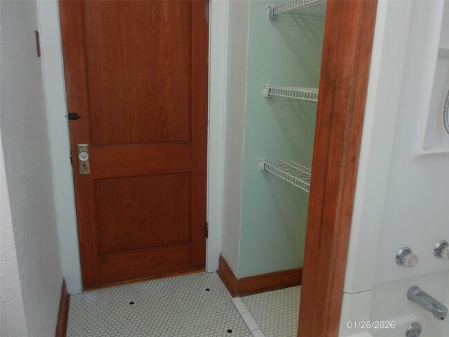 Building Photo - 4619 Ave S