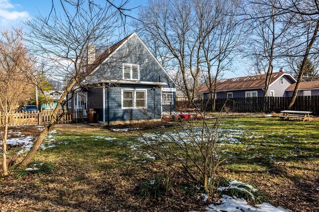 Building Photo - 180 Rosemont Garden