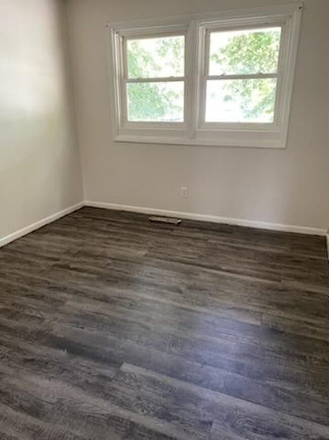 Building Photo - Charming 3-Bedroom Home with Spacious Yard...