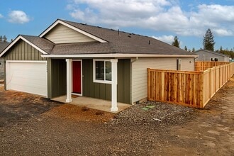 Building Photo - Brand New Home - 3bdrm 2.5ba - The Reserve in the Pines - La Pine, OR