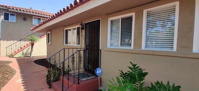 Building Photo - 6216 Stanley Ave