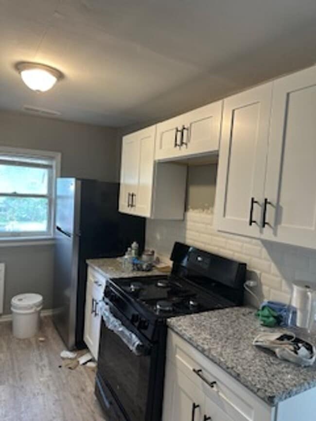 Building Photo - Beautifully Remolded 2 Bedroom 1 Bath in W...