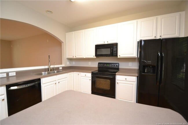 Building Photo - 600 Walnut Woods Dr