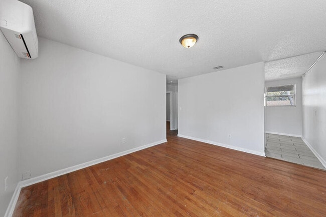 Building Photo - 1531 Louisiana St