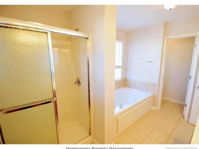 Building Photo - 1420 Burford Ct