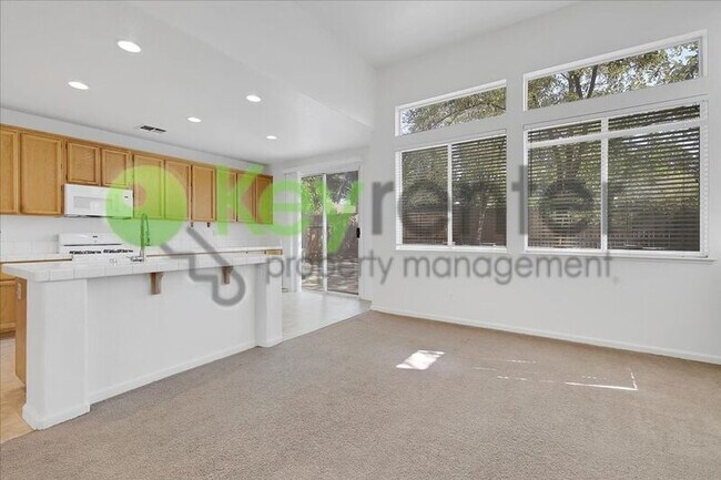 Building Photo - 7956 Robinson Dr