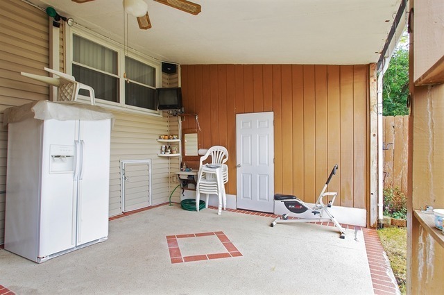Covered Patio - 5855 N Austin Ave