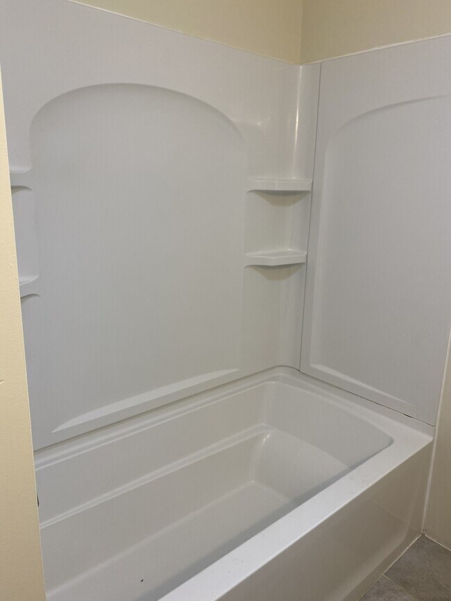 Building Photo - 13 Ellen Lane