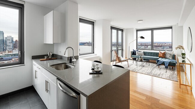 Building Photo - 606 W 57th St