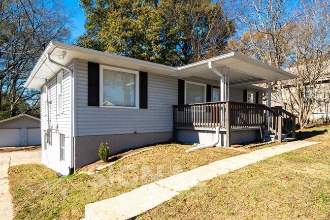 Building Photo - 912 2nd Ave