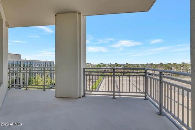 Building Photo - 2211 E Camelback Rd
