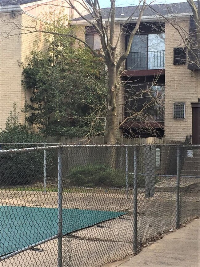 Building Photo - Amazing 1-Bedroom Condo at Bentley Square ...