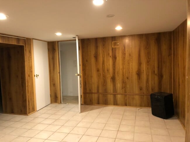 Building Photo - 710 Broadview Ave