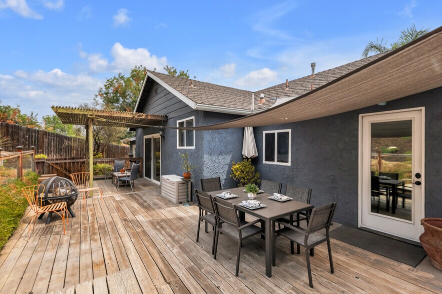 Building Photo - 19419 Oxnard St