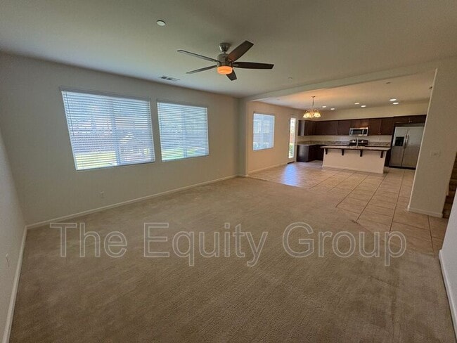 Building Photo - 914 Legend Dr