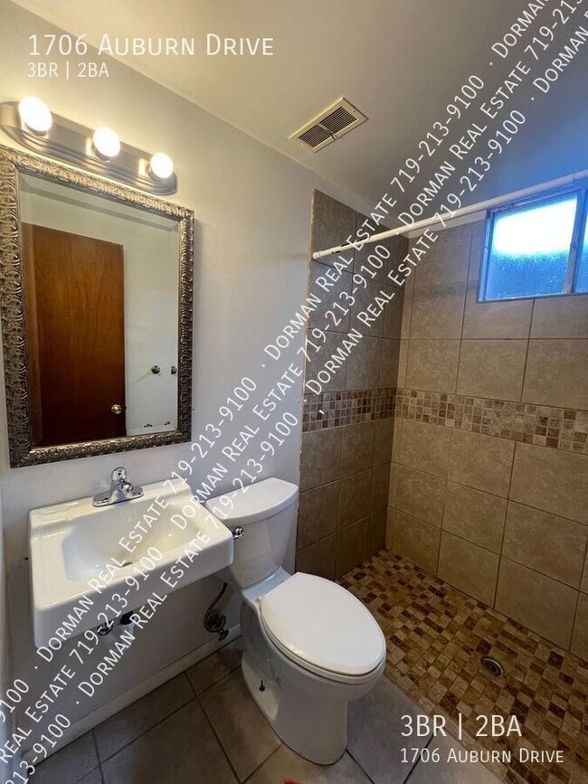 Building Photo - 1706 Auburn Dr