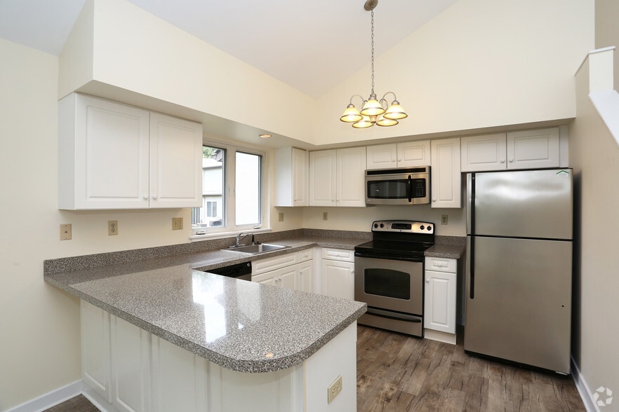 Primary Photo - Rent in North Haven, convenient to everyth...