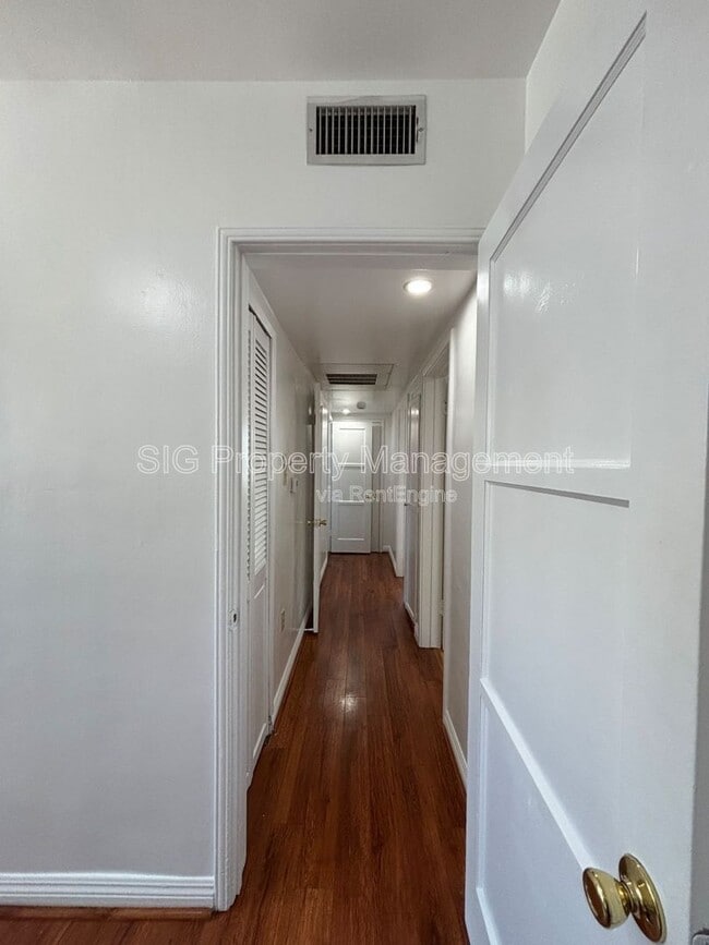 Building Photo - 629 W Glenoaks Blvd