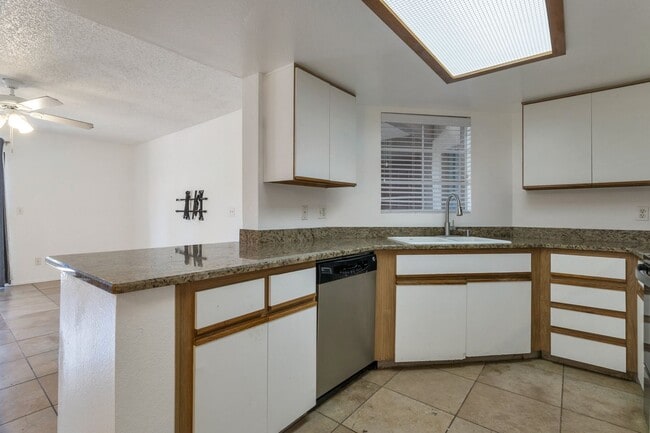 Building Photo - Charming 1-Bedroom in Central Scottsdale
