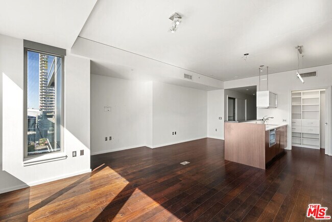 Building Photo - 1155 S Grand Ave