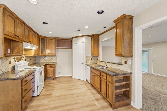 Building Photo - 810 Sunnybrook Ln