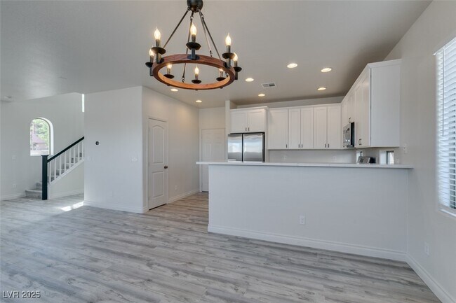 Building Photo - 778 Easter Lily Pl
