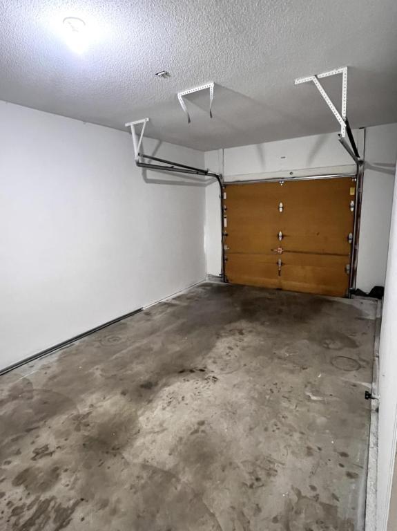 Building Photo - 114 Persimmon Dr