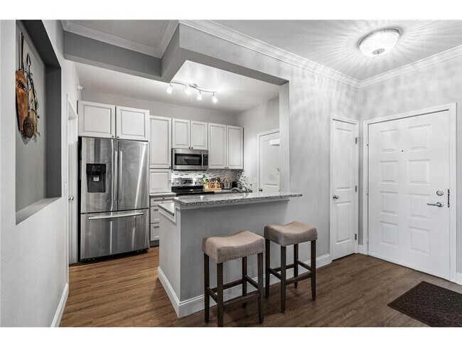 Building Photo - Sparkling 2 Bedroom Condo in Southwest Sta...