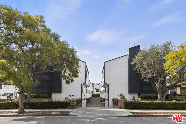 Primary Photo - 2666 31st St