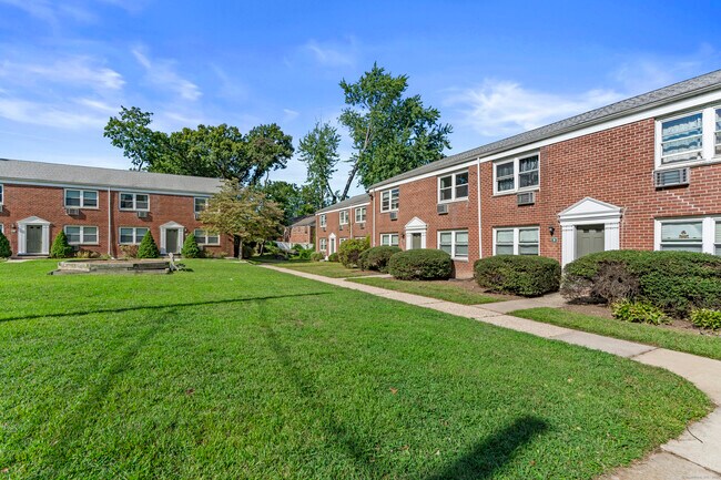 Building Photo - 28 Hamilton Ct