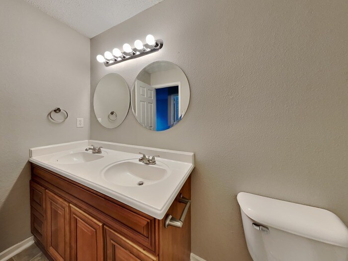 Building Photo - 9207 Wandflower Dr