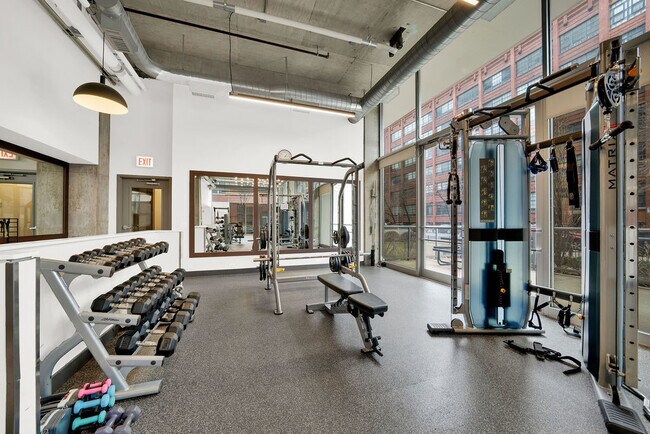 Building Photo - 910 W Huron St