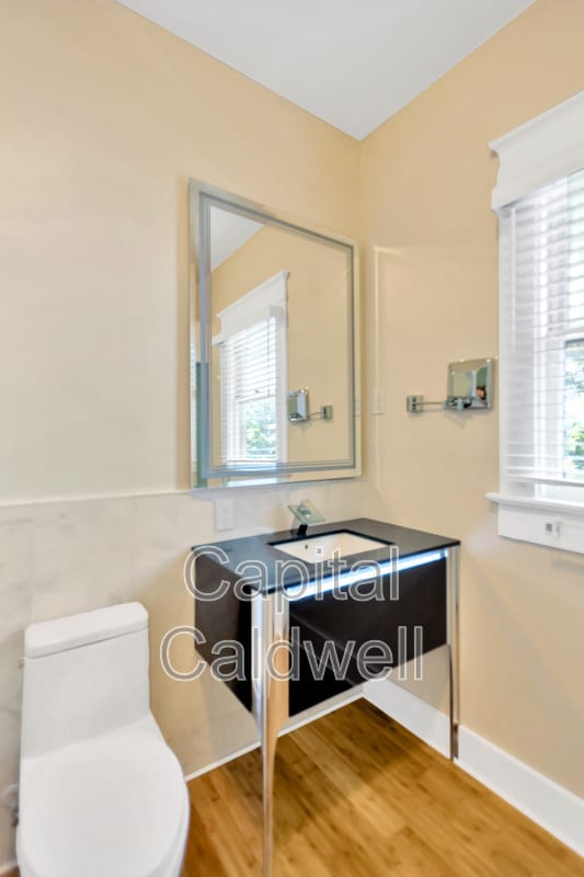 Building Photo - 911 S Rome Ave