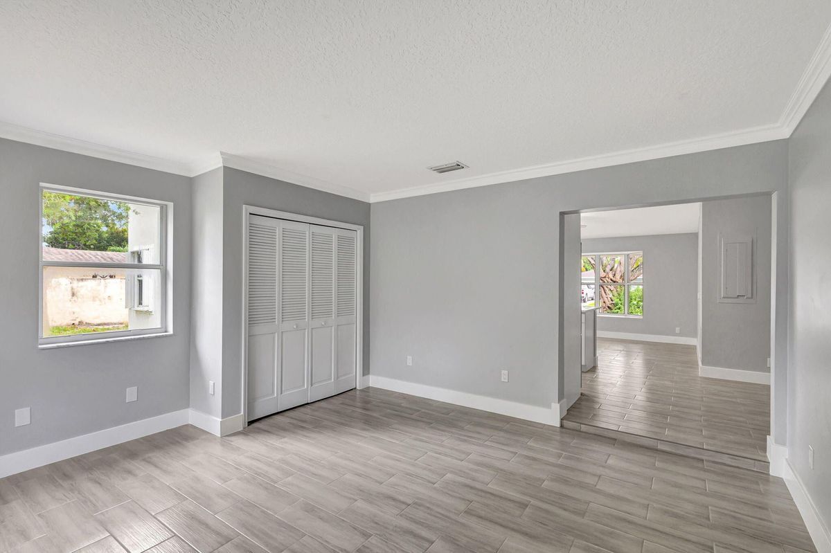 Building Photo - 843 Azalea Dr