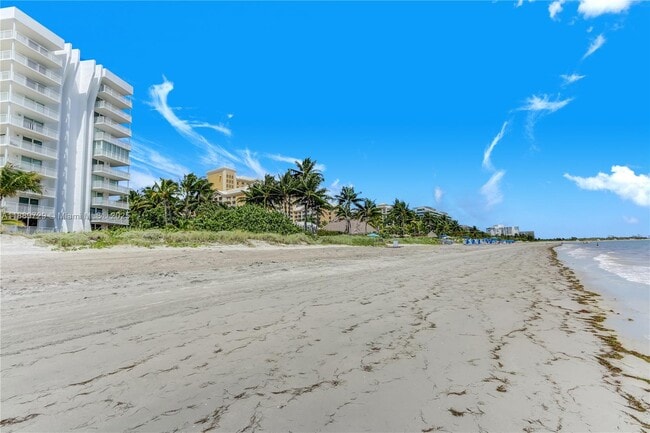 Building Photo - 550 Ocean Dr