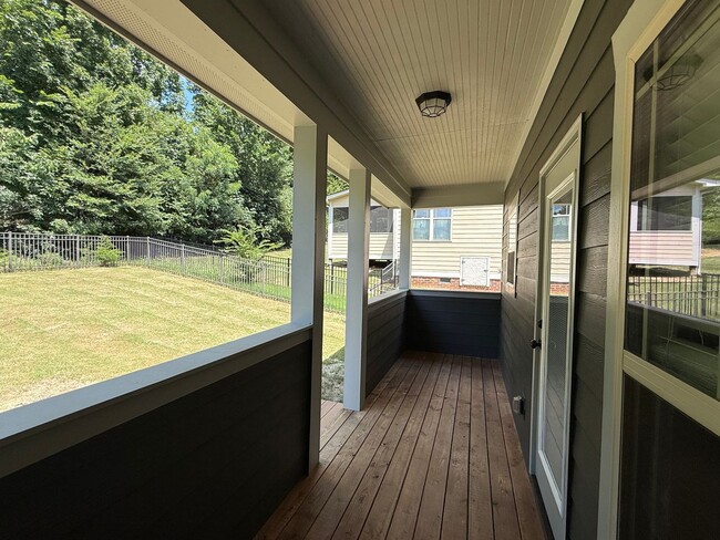 Building Photo - Elegant 3-Bedroom Home in Gated Seven Lakes with Community Pool