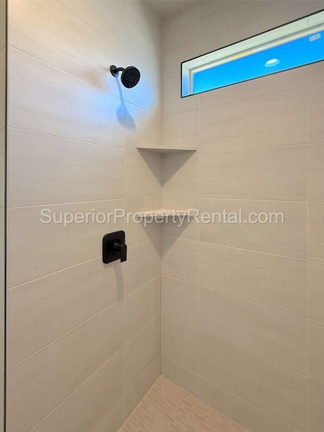 Building Photo - New 3 bed, 2 bath home with two car garage