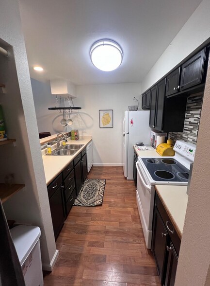 Kitchen - 1881 E Tudor Rd