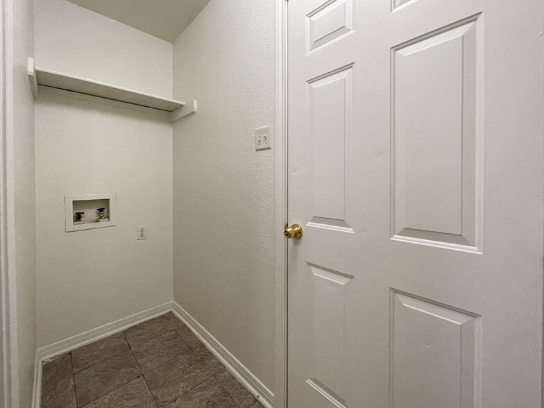 Building Photo - 145 Spring Water Ln