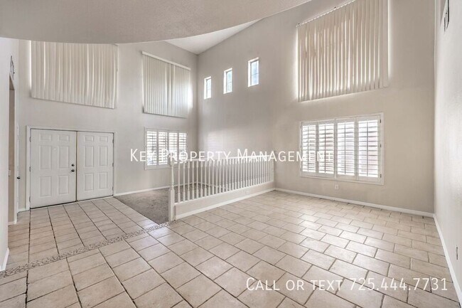 Building Photo - Beautiful 4 bedroom, 2.5 bathroom two-stor...